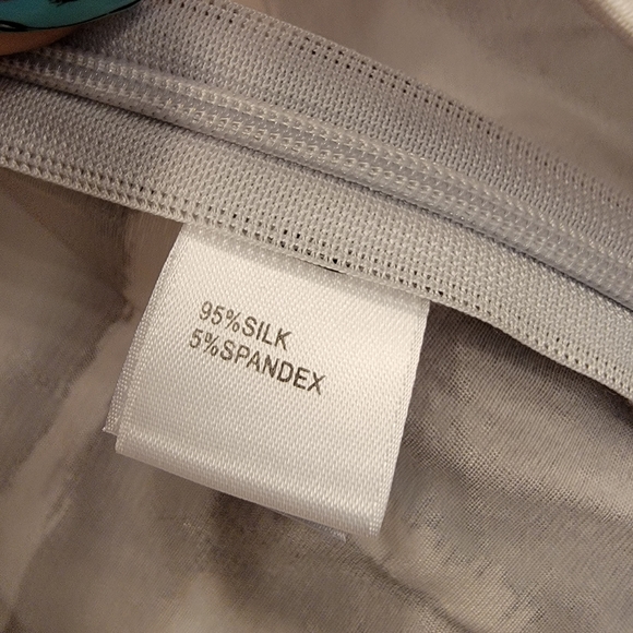 St. John Silk V Neck Blouse Geometric Square Print Pewter Multi Size 12 NWT - Picture 7 of 12